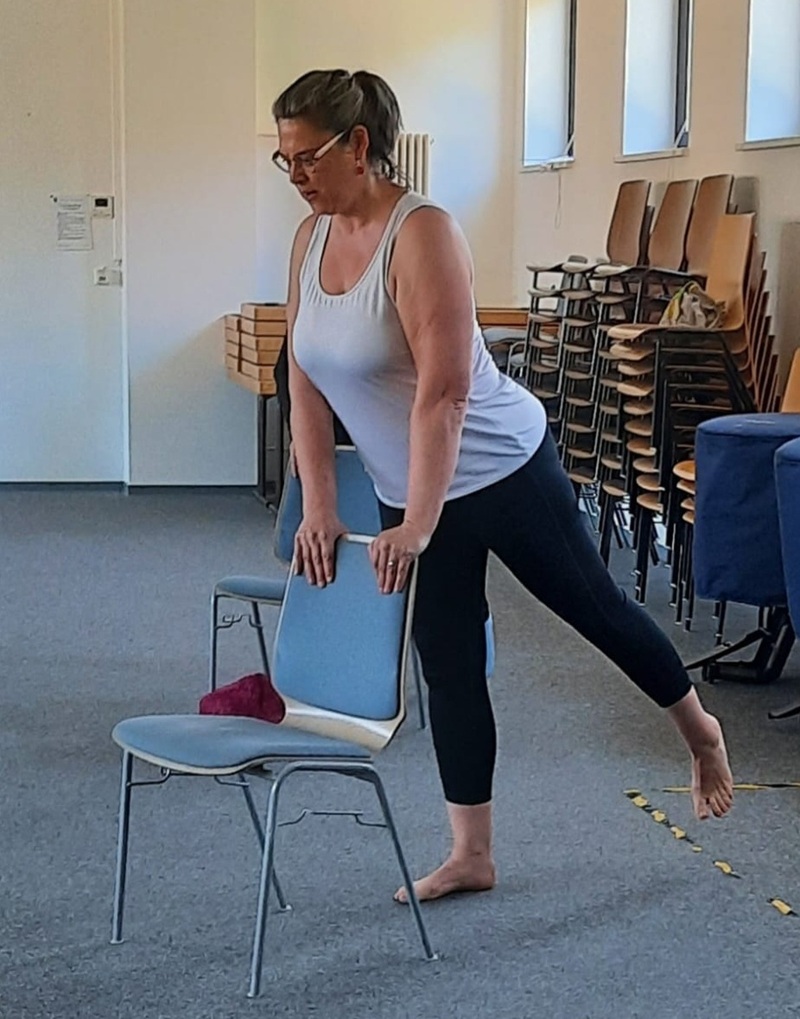Yoga auf dem Stuhl
